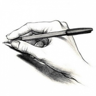 stylo entre les doigts