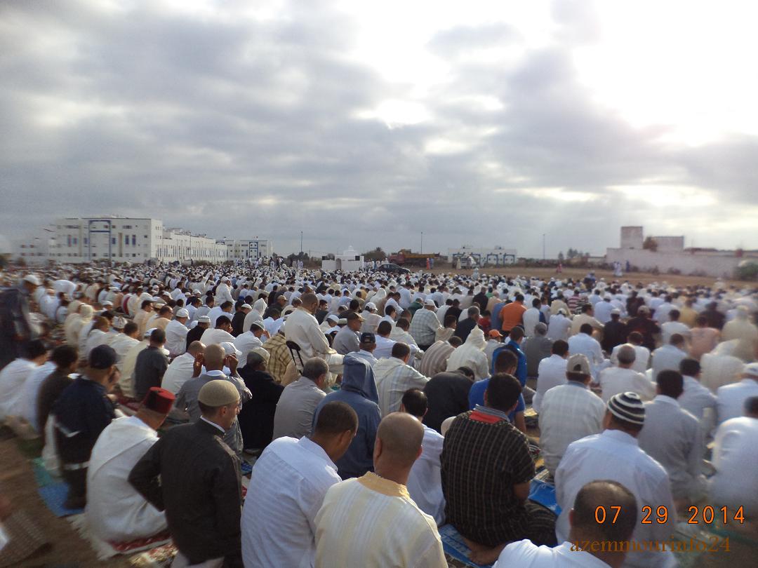 مئات الأزموريين يؤدون صلاة عيد الفطر المبارك
