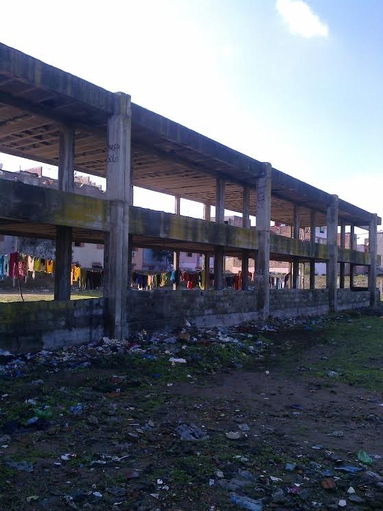 ساكنة جماعة الساكنية حي الرحمة بالقنيطرة تتساءل عن مشروع مدرسة البيروني المنسي .‎