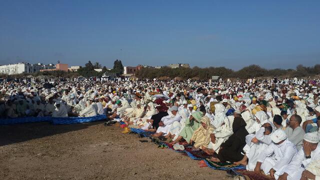 مئات المصلين يؤدون صلاة العيد بمصلى مدينة أزمور