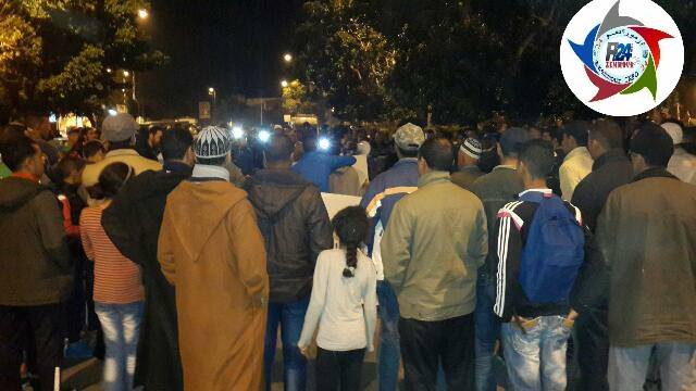 وقفة احتجاجية بساحة النصر قرب مسجد الزيتونة بأزمورحول “تصرفات بعض أعضاء المجلس البلدي “