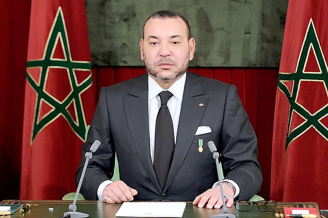 جلالة الملك يؤكد للوزير الأول الفرنسي تضامن المغرب التام والكامل   
