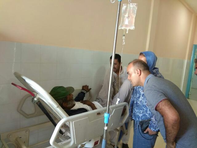 ازمور/ السلطات المحلية تقدم على أخذ مسن متشرد  يعاني في صمت الى المستشفى