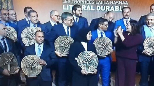 شاطئ الحوزية يخطف درعا ثمينا من جوائز للاحسناء الساحل 2019