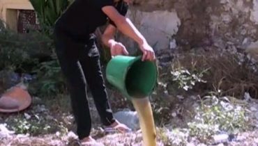 وتستمر معاناة ساكنة درب السملالي بازمور من غياب قنوات الصرف الصحي