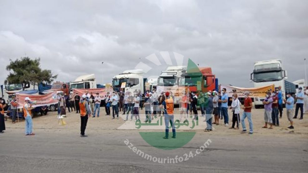 بالصور :عمال شركة صوناصيد في وقفة احتجاجية أمام المصنع