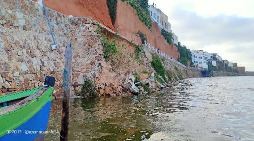بالڤيديو :انهيار جزء من الحاجز الحديدي لكورنيش واد ام الربيع يخلف  استياء ساكنة و زوار نهر ام الربيع،امام صمت المسؤولين.