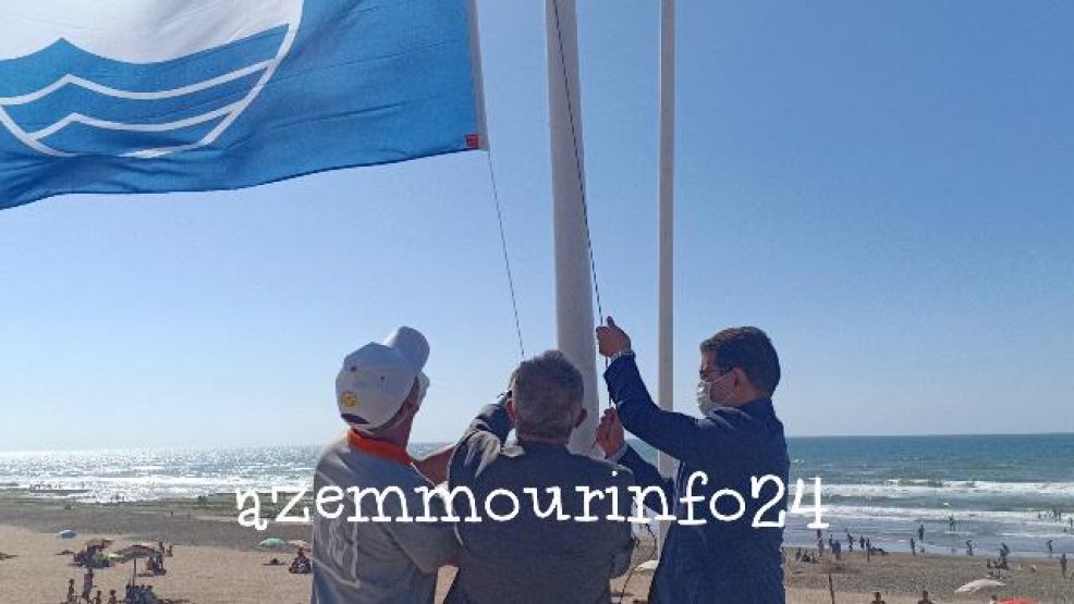 بالصور  :عامل إقليم الجديدة يرفع اللواء الازرق بشاطئ الحوزية.