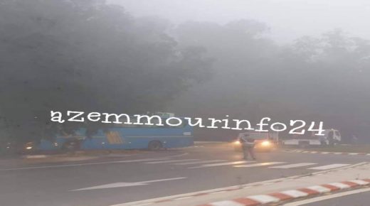 حادثة سير قرب مدارة منتجع بولمان الكولف نتيجة الضباب الكثيف