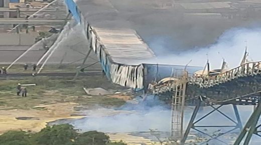 مصلحة الإطفاء بمركب الجرف الأصفر تسيطر على الحريق الذي نشب بالناقل المطاطي