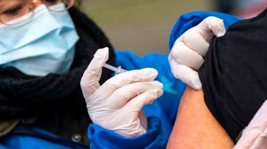 تسجيل (الجرعة 1: 3913615 والجرعة 2: 578942) من المستفيدات والمستفدون من التلقيح بالمغرب