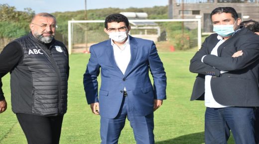 حضور عامل إقليم الجديدة  لأول حصة تدريبية  لفريق الدفاع الحسني الجديدي لهذا الأسبوع