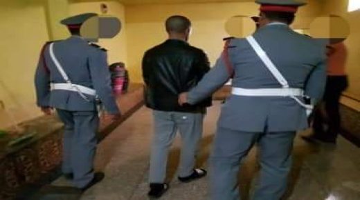 شخص يطعن ابن عمه طعنات قاتلة