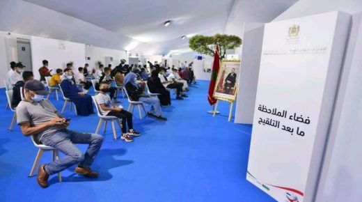 الحكومة تسجل بارتياح الإقبال الكبير على مراكز التلقيح بعد اعتماد المقاربة الاحترازية الجديدة القائمة على جواز التلقيح