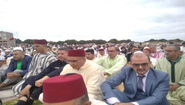 مئات المصلين يؤدون صلاة العيد بمصلى مدينة أزمور