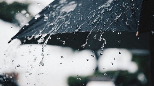 زخات مطرية رعدية قوية مع رياح عاصفية وحبات برد محليا بعدد من مناطق المملكة