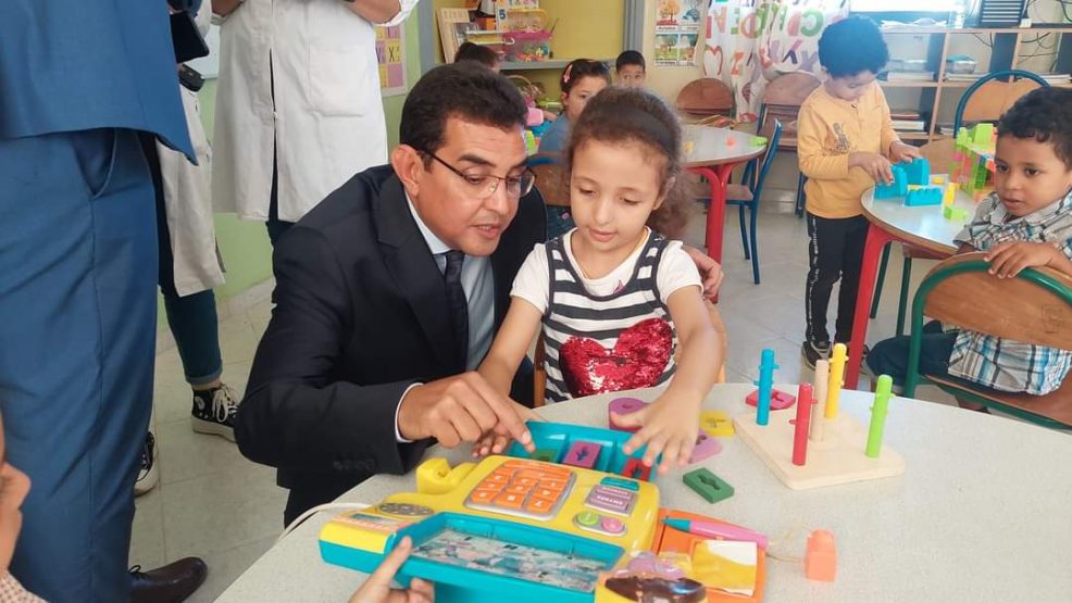 عامل إقليم الجديدة يشرف على عملية الدخول المدرسي بالمؤسسات التعليمية العمومية بمدينة أزمور