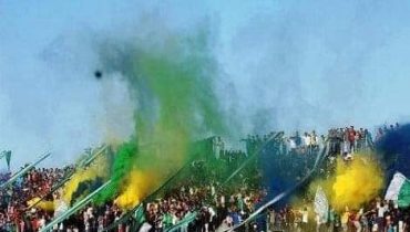 الشهب الاصطناعية تتسبب في معاقبة مجموعة من الأندية منها الدفاع الحسني الجديدي !!