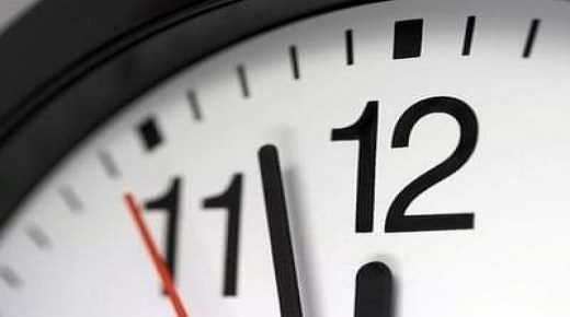 بلاغ صحفي توقيف العمل بالساعة القانونية للمملكة (1+GMT) والعمل بتوقيت غرينيتش (GMT).