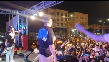 اختتام فعاليات المهرجان الدولي azemm’art  بآزمور  عشرات المئات حجت لمتابعة السهرة الختامية  7toun  ألهب المنصة و بسيط و بدري نجمان أزموريان صاعدان