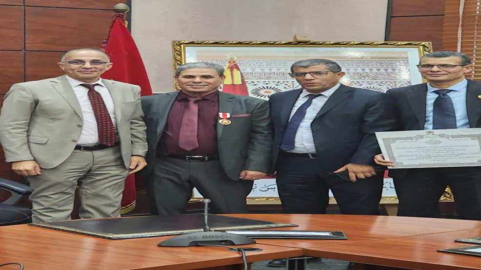 رئيس جامعة شعيب الدكالي يسلم أوسمة ملكية لمجموعة من الأطر الجامعية