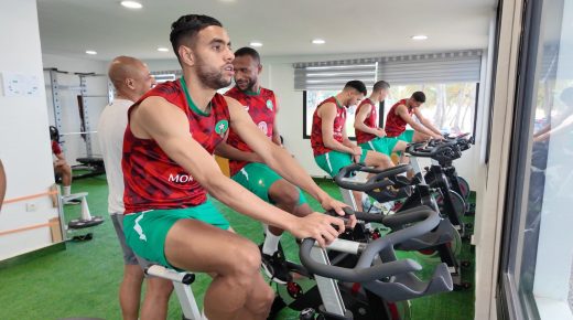 المنتخب الوطني يجري حصة تدريبية خفيفة لإزالة العياء