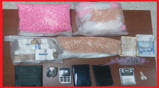 أمن طنجة:حجز 8955 قرص مهلوس وتوقيف ثلاثة أشخاص للاشتباه في تورطهم في قضية تتعلق بحيازة وترويج المخدرات والمؤثرات العقلية