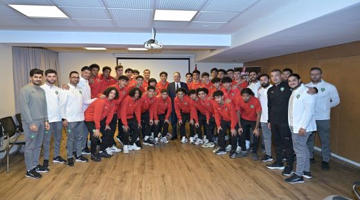 السيد فوزي لقجع يساند المنتخب الوطني لاقل من 17 سنة قبل لقاء مالي