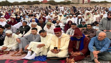 جموع المصلين ،بمصلى أزمور لتأدية صلاة عيد الأضحى مشيا على السنة النبوية الشريفة