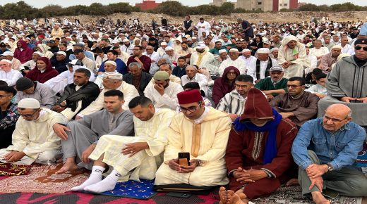 جموع المصلين ،بمصلى أزمور لتأدية صلاة عيد الأضحى مشيا على السنة النبوية الشريفة