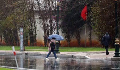 زخات مطرية محليا قوية مرتقبة اليوم السبت وغدا الأحد بعدد من مناطق المملكة (نشرة إنذارية)