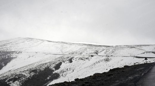 تساقطات ثلجية وهبات رياح قوية بعد غد الأربعاء بعدد من مناطق المملكة (نشرة إنذارية)