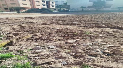 تكديس الأتربة بحي الوفاق الأول بأزمور يتواصل رغم التدخل الجزئي ويُفاقم استياء الساكنة