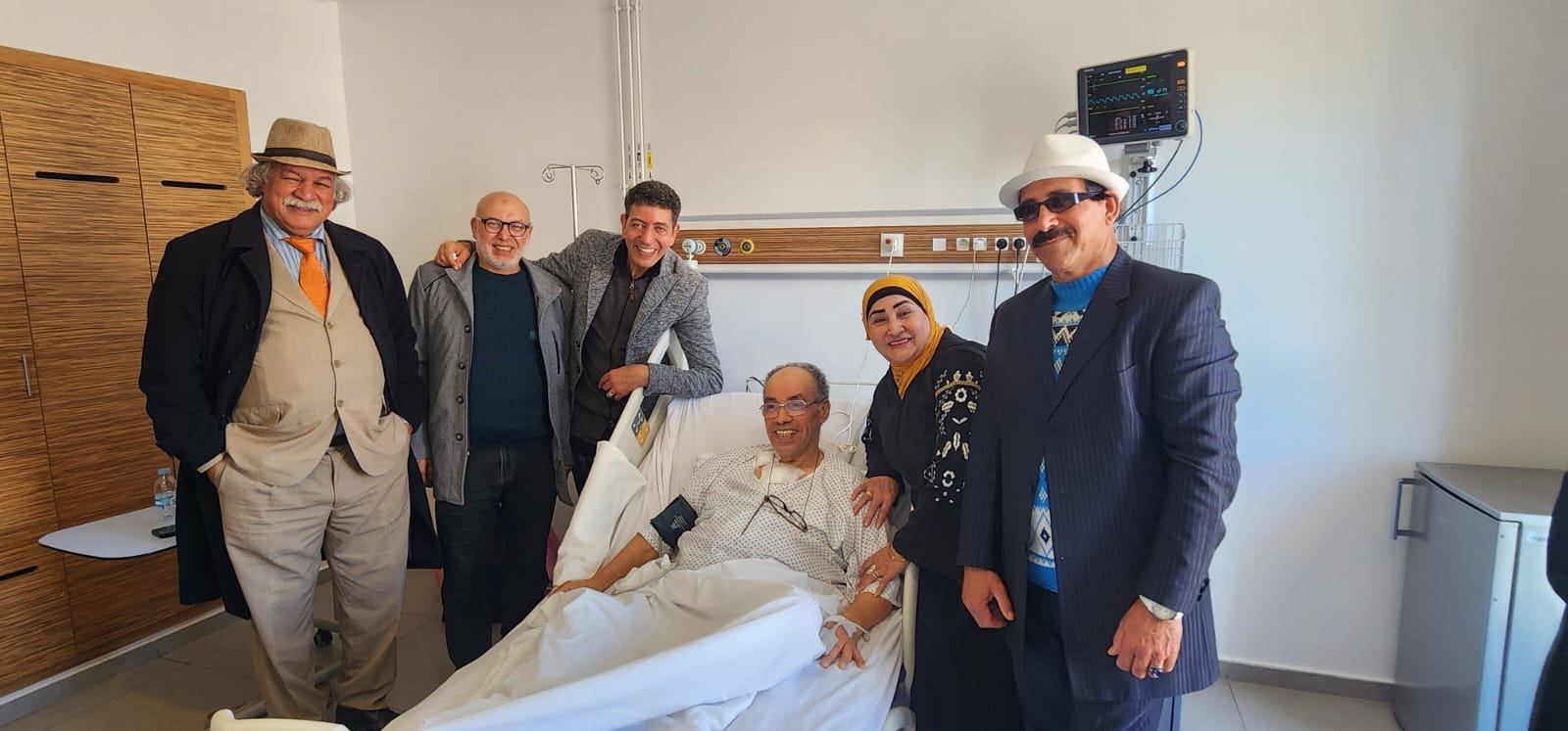 نجوم الفن يطمئنون على صحة المخرج مصطفى بنوقاص بعد نجاح عملية القلب